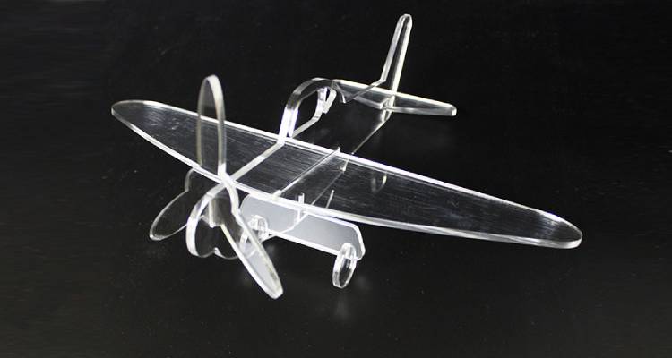 laser gesnyde akriel model